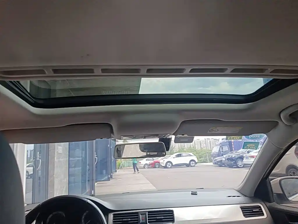 Škoda Skoda Rapid Spaceback 2018 1.6L Automatic Comfort фото 18