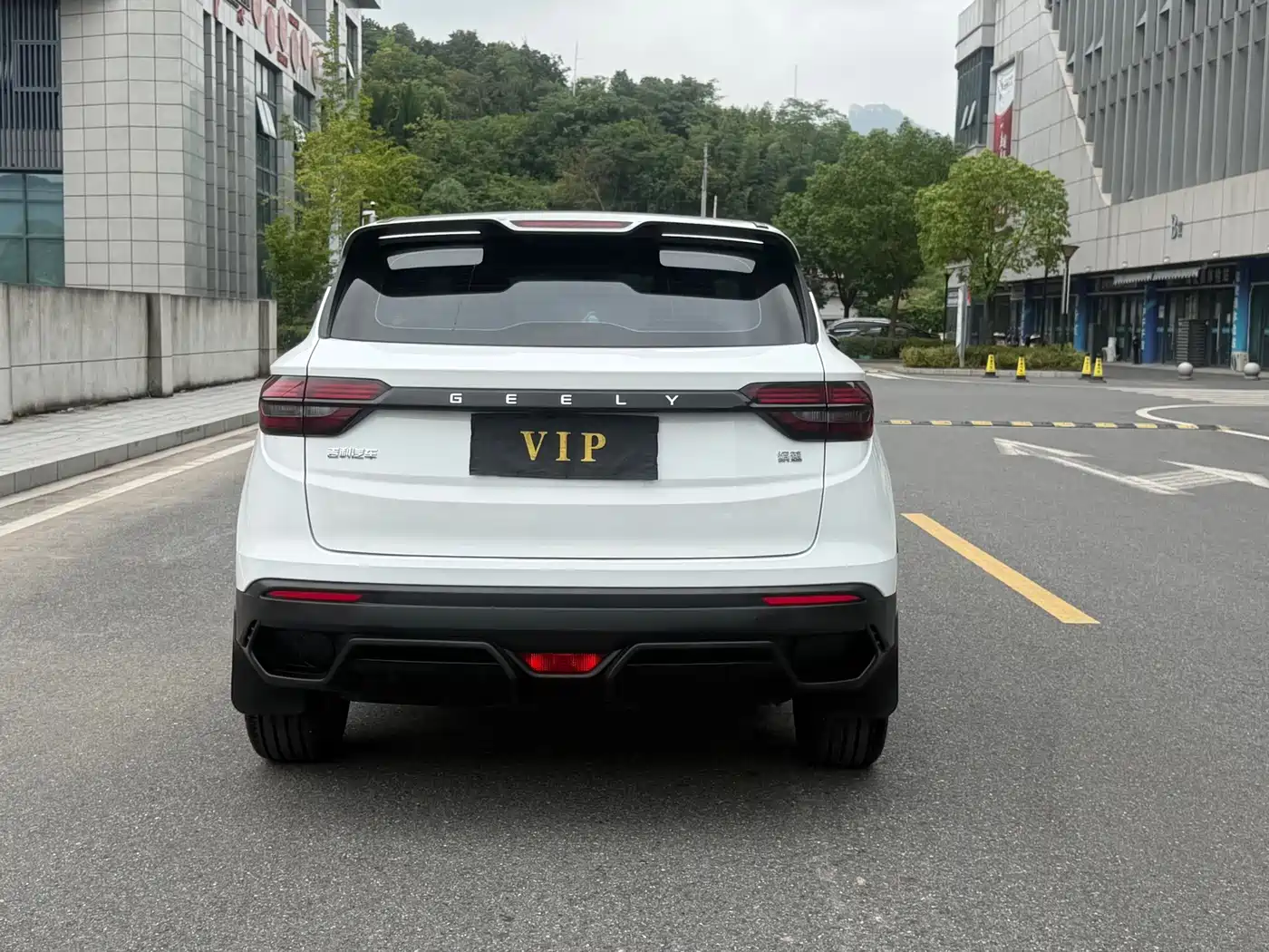 Фото 8 - Geely Coolray