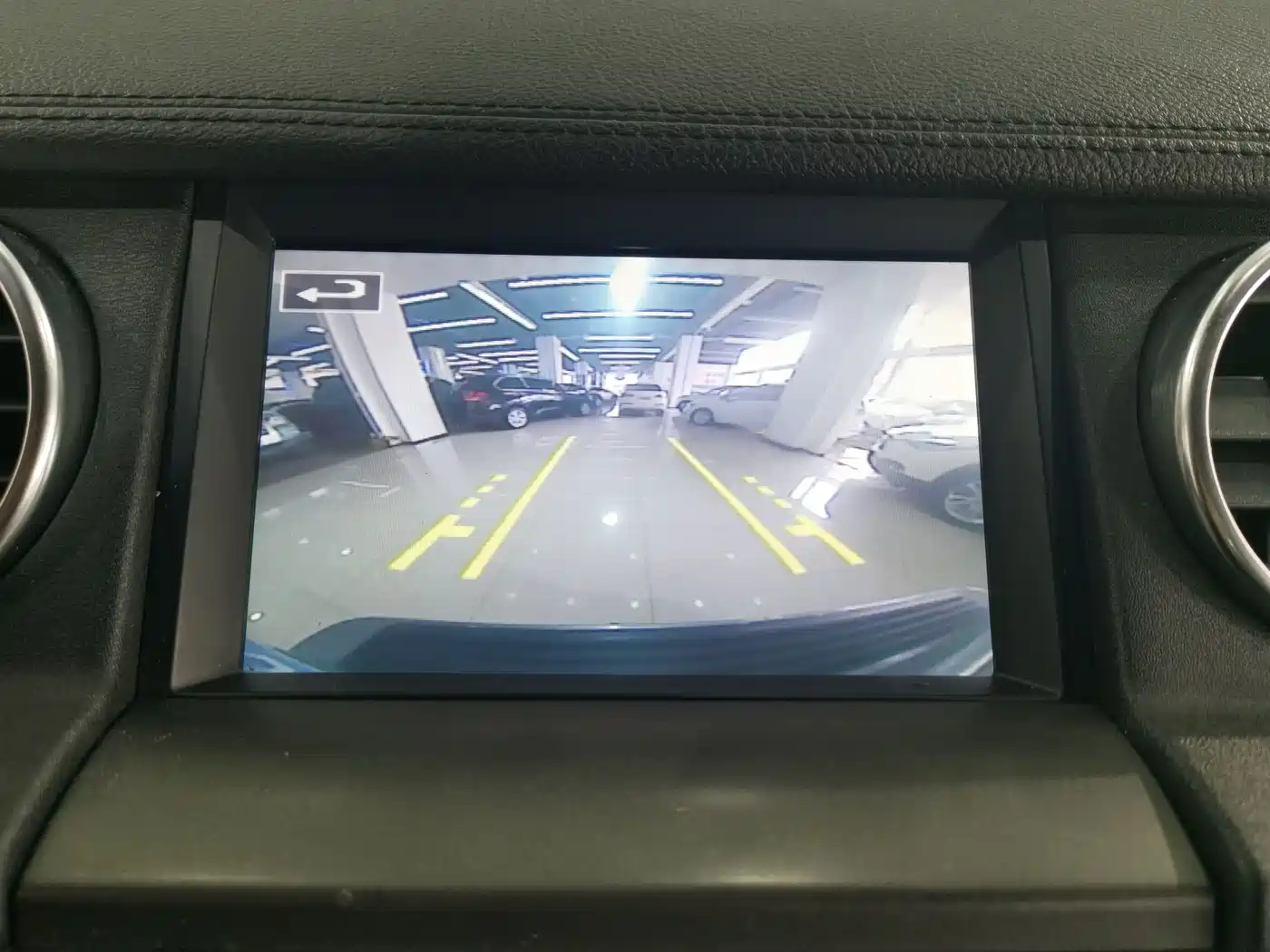 Land Rover Discovery 2016 3.0 SC V6 HSE фото 11