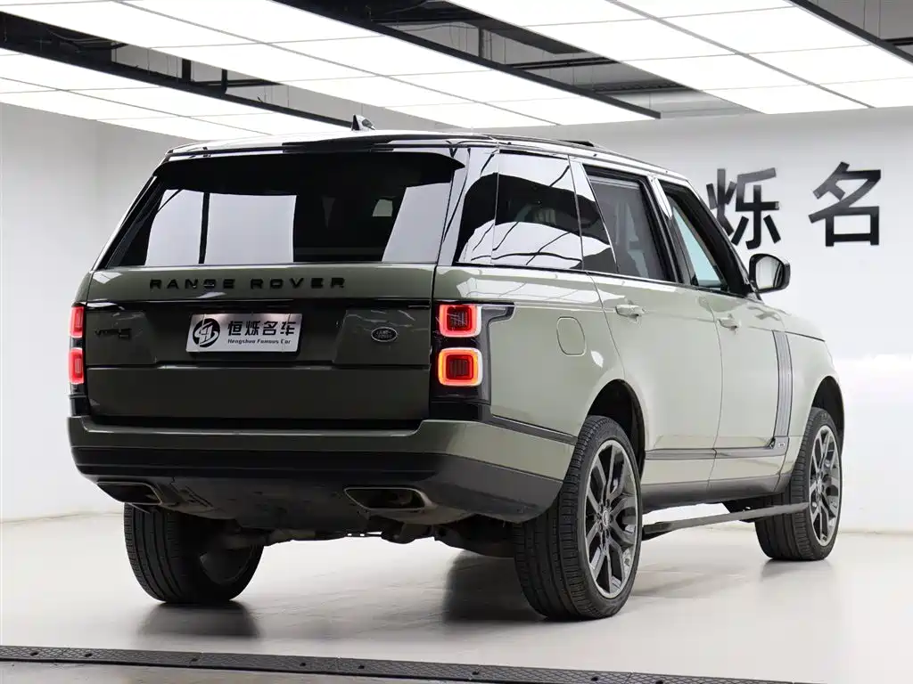 Land Rover Range Rover 2022 3.0 L6 400PS Heritage Extended Classic Edition фото 32