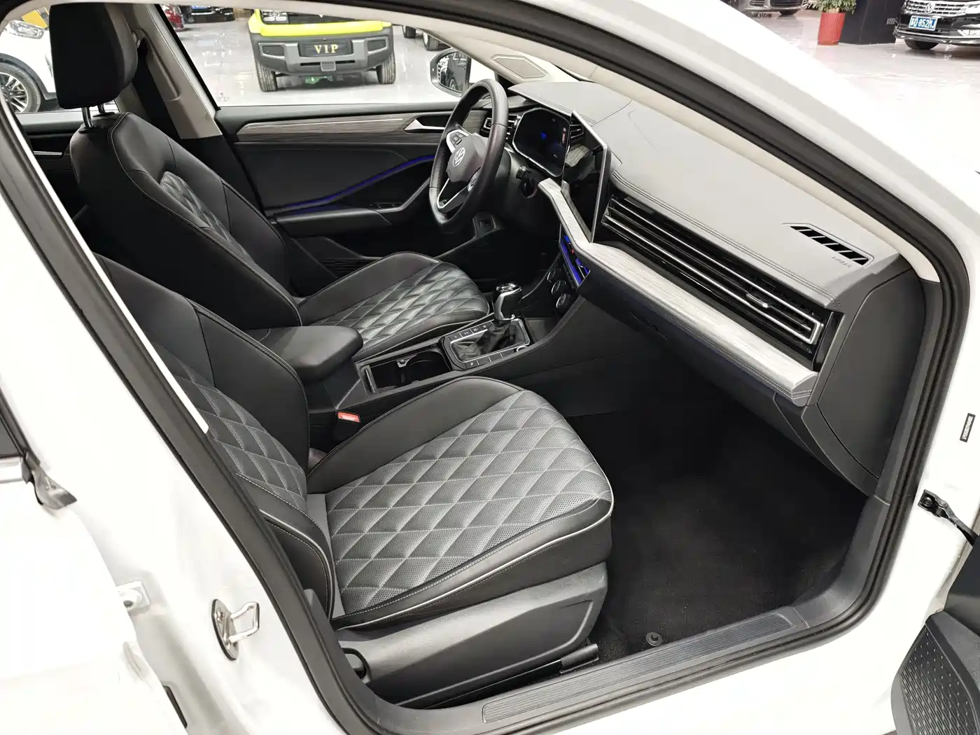 Volkswagen Sagitar 2023 300TSI DSG Surpassing Edition фото 4