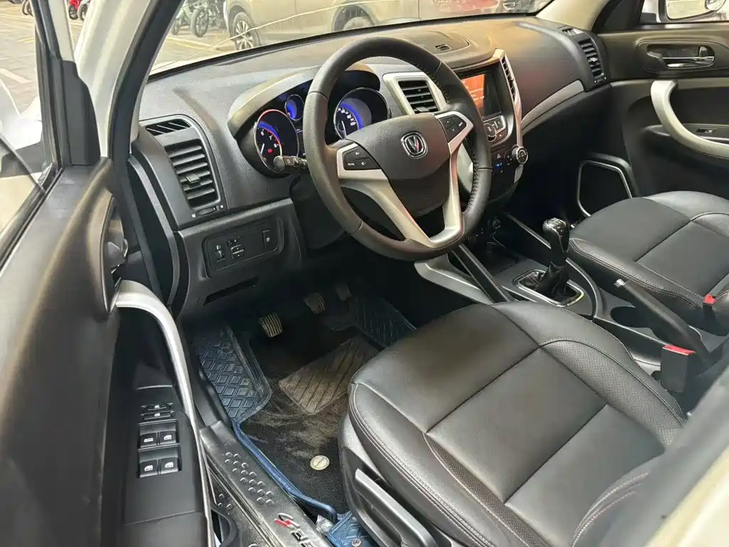 Фото 9 - Changan CS35