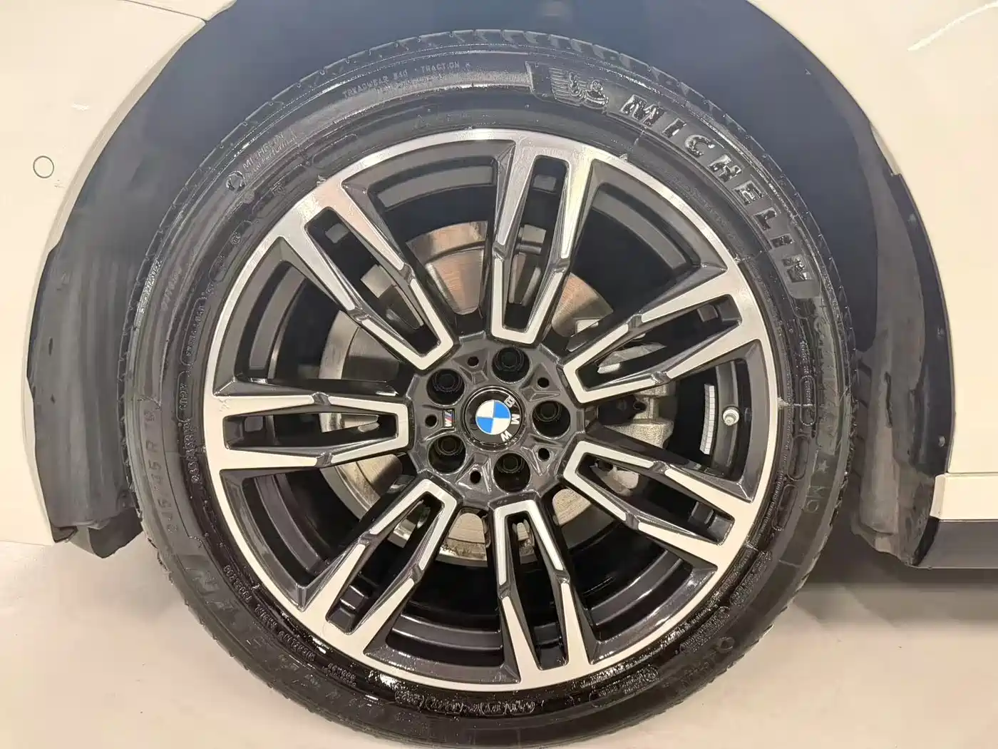 BMW 5 Series 2025 525Li M Sport Package фото 15
