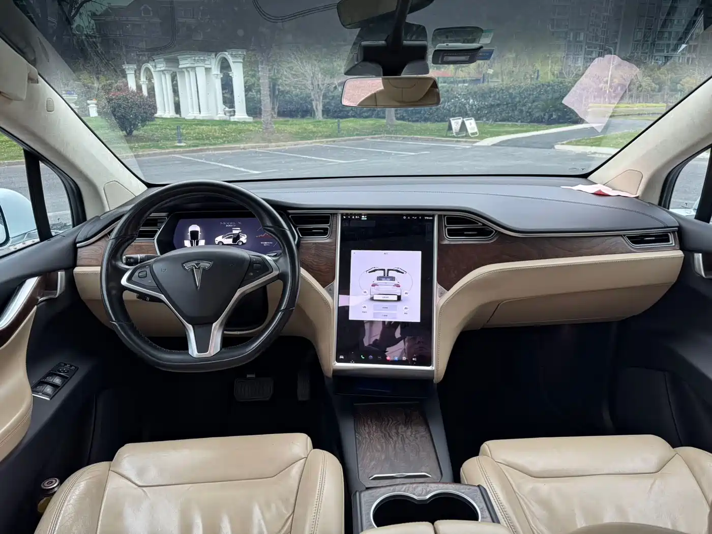 TESLA MODEL X
