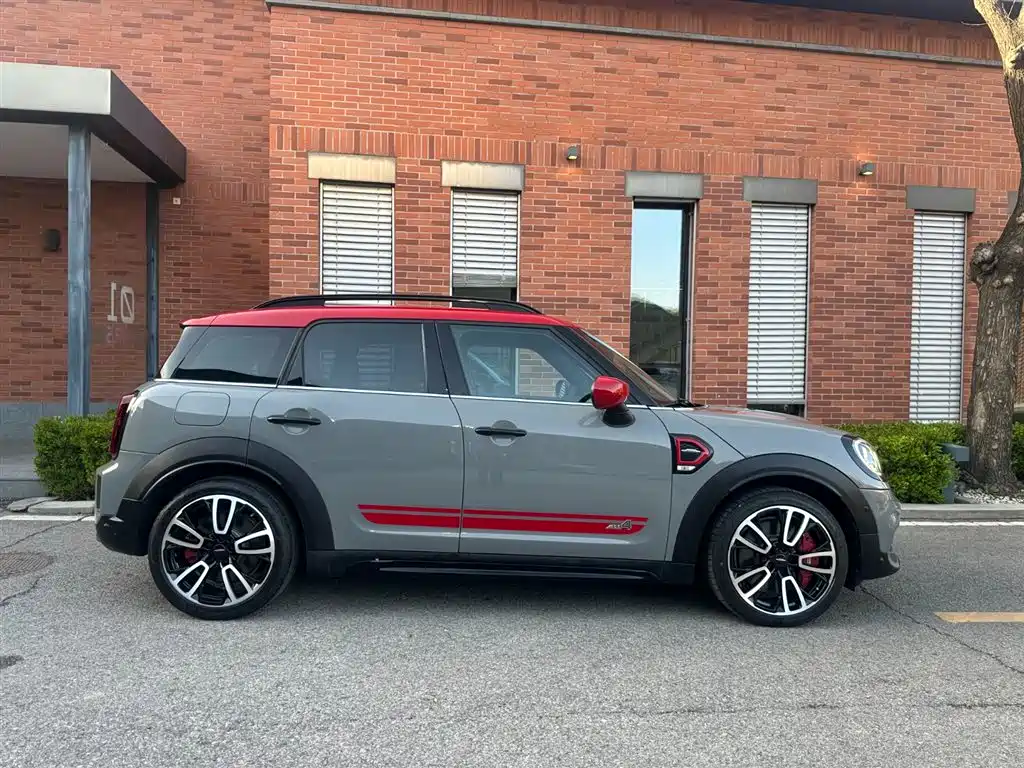 MINI JCW COUNTRYMAN