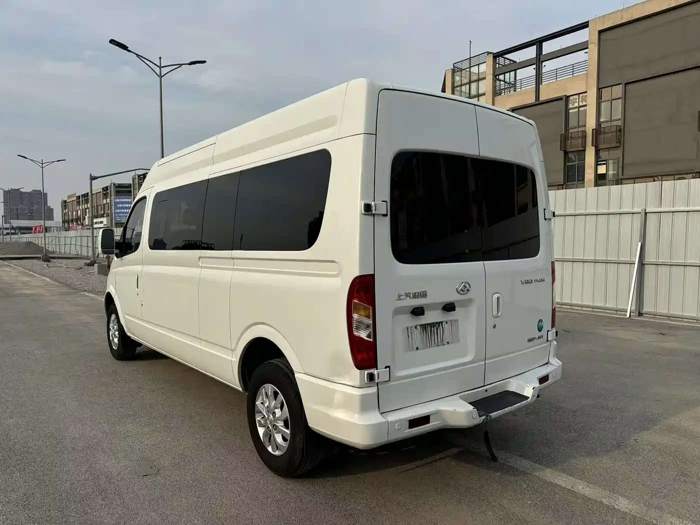 SAIC Maxus Xintu V80 2021 2.0T PLUS AMT Aoyun Long Wheelbase Medium Roof 6/7/8/9 Seater фото 8