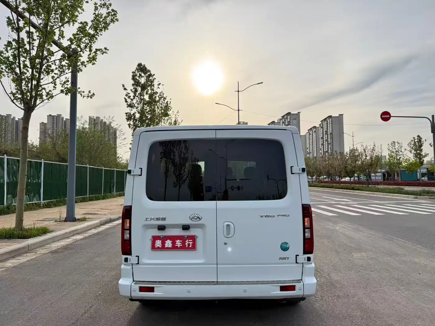 SAIC Maxus Xintu V80 2024 Aoyun 6AMT Short Wheelbase Ultra-low Roof 147Ps 7/8/9-seater фото 8