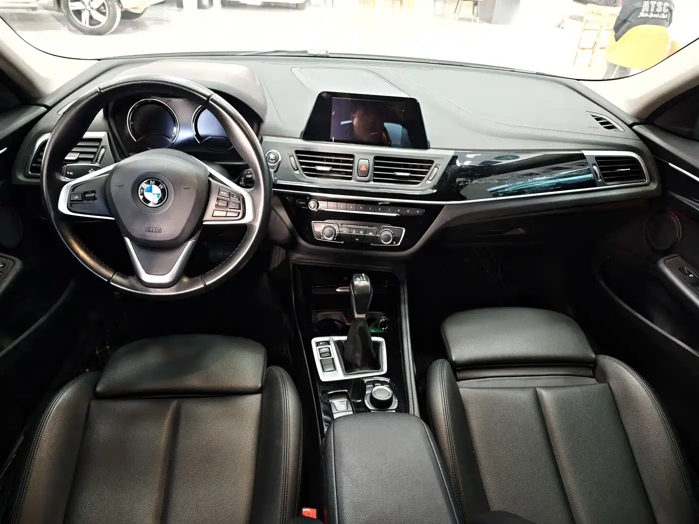 BMW 1 Series 2018 118i Sport Edition фото 13