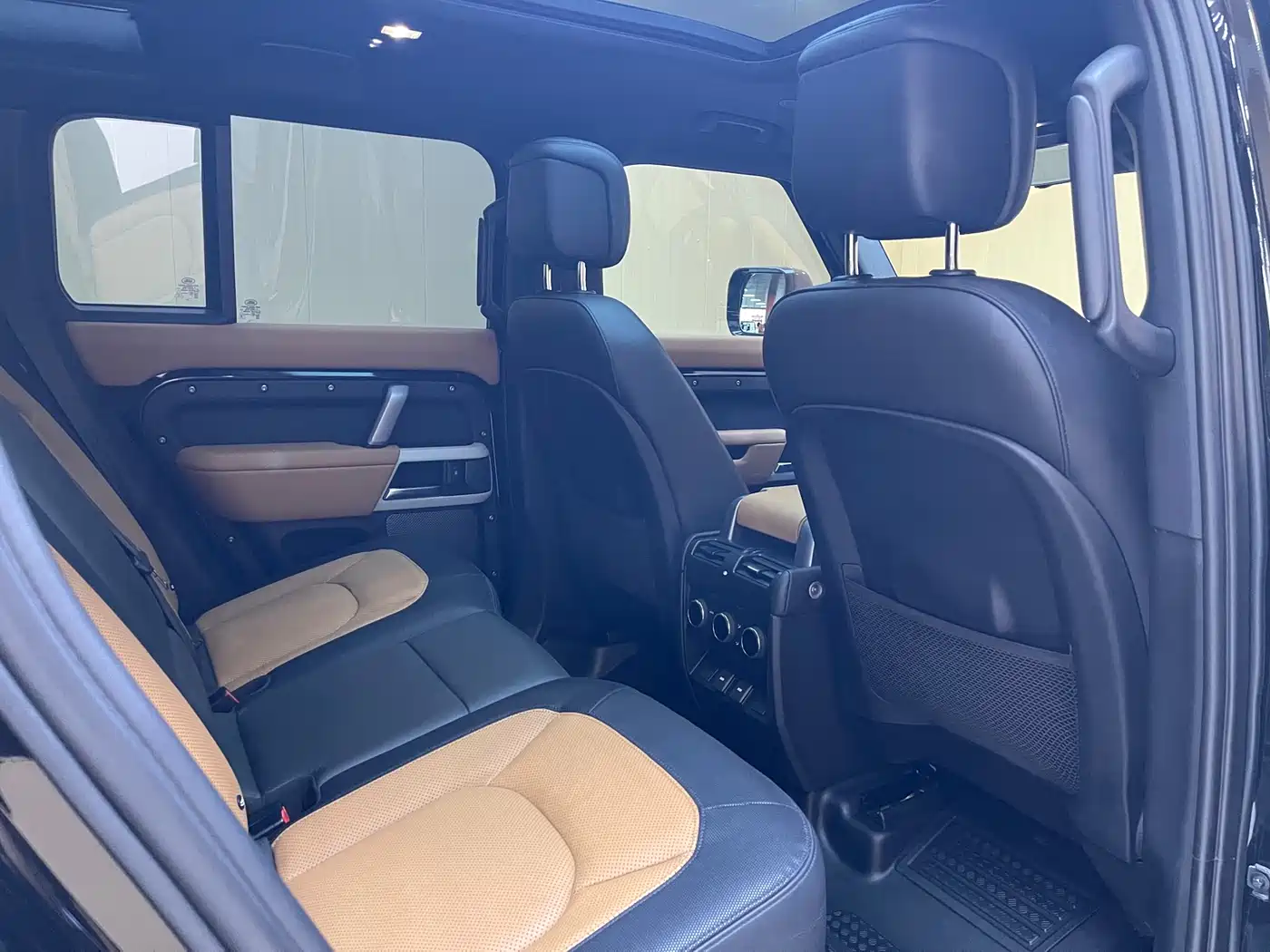 Land Rover Defender 2023 Model 110 3.0T P400 X-DYNAMIC HSE фото 12
