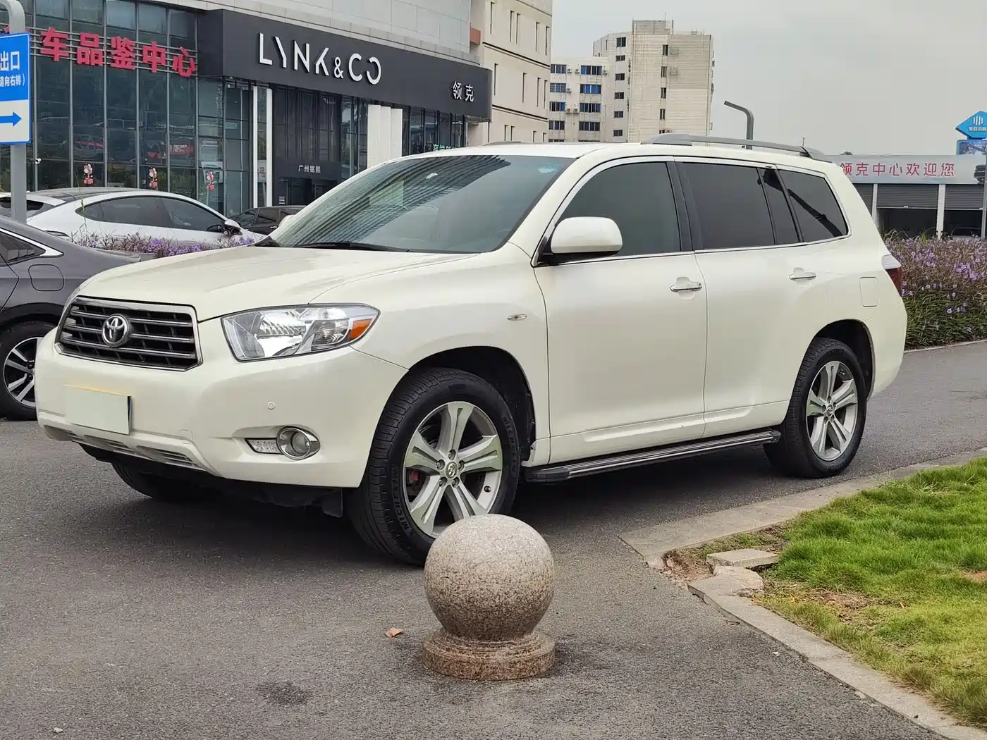 Toyota Highlander 2009 3.5L 4WD 7-seater Luxury Navigation Edition