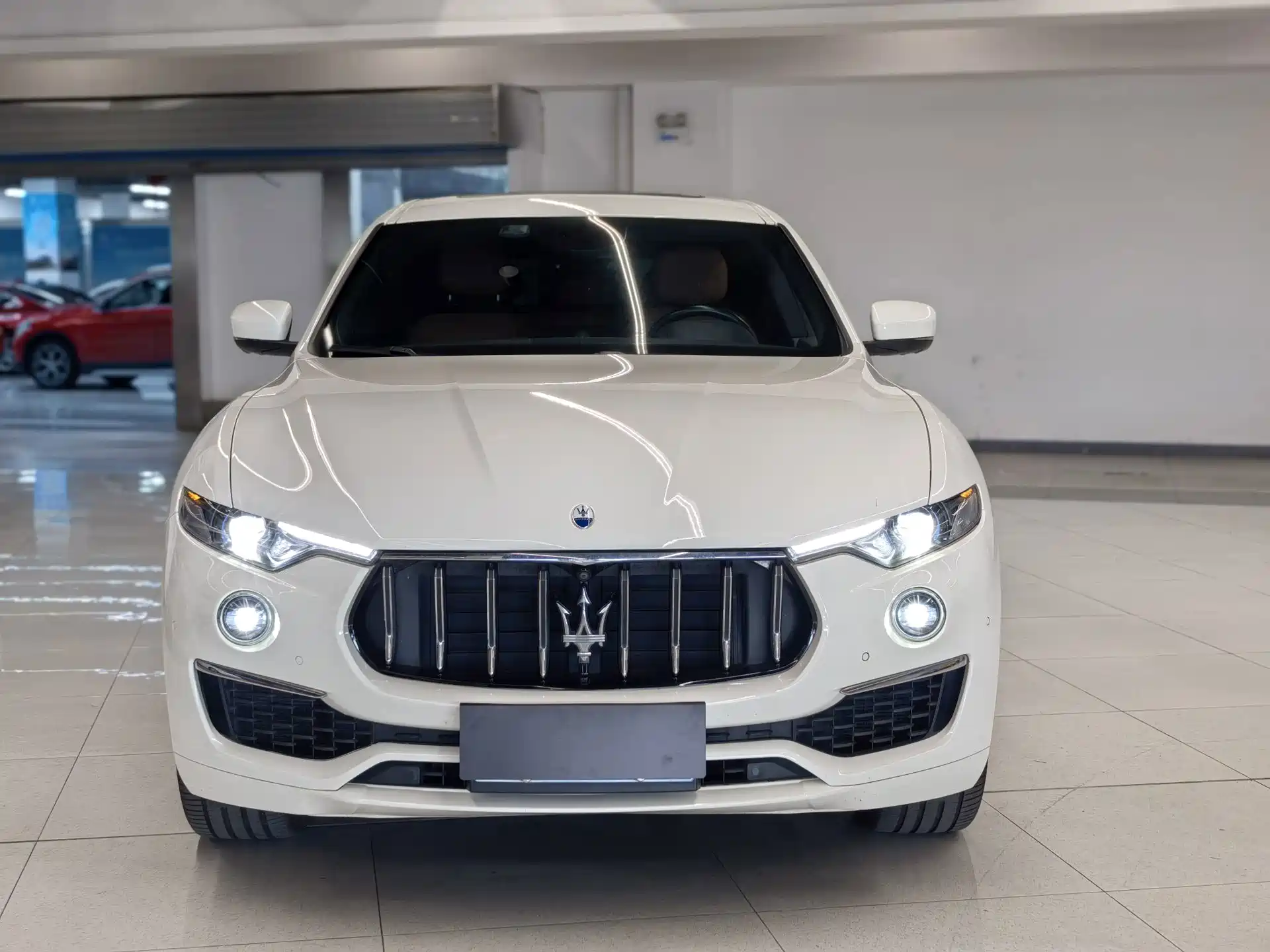 Photo 2 - Maserati Levante