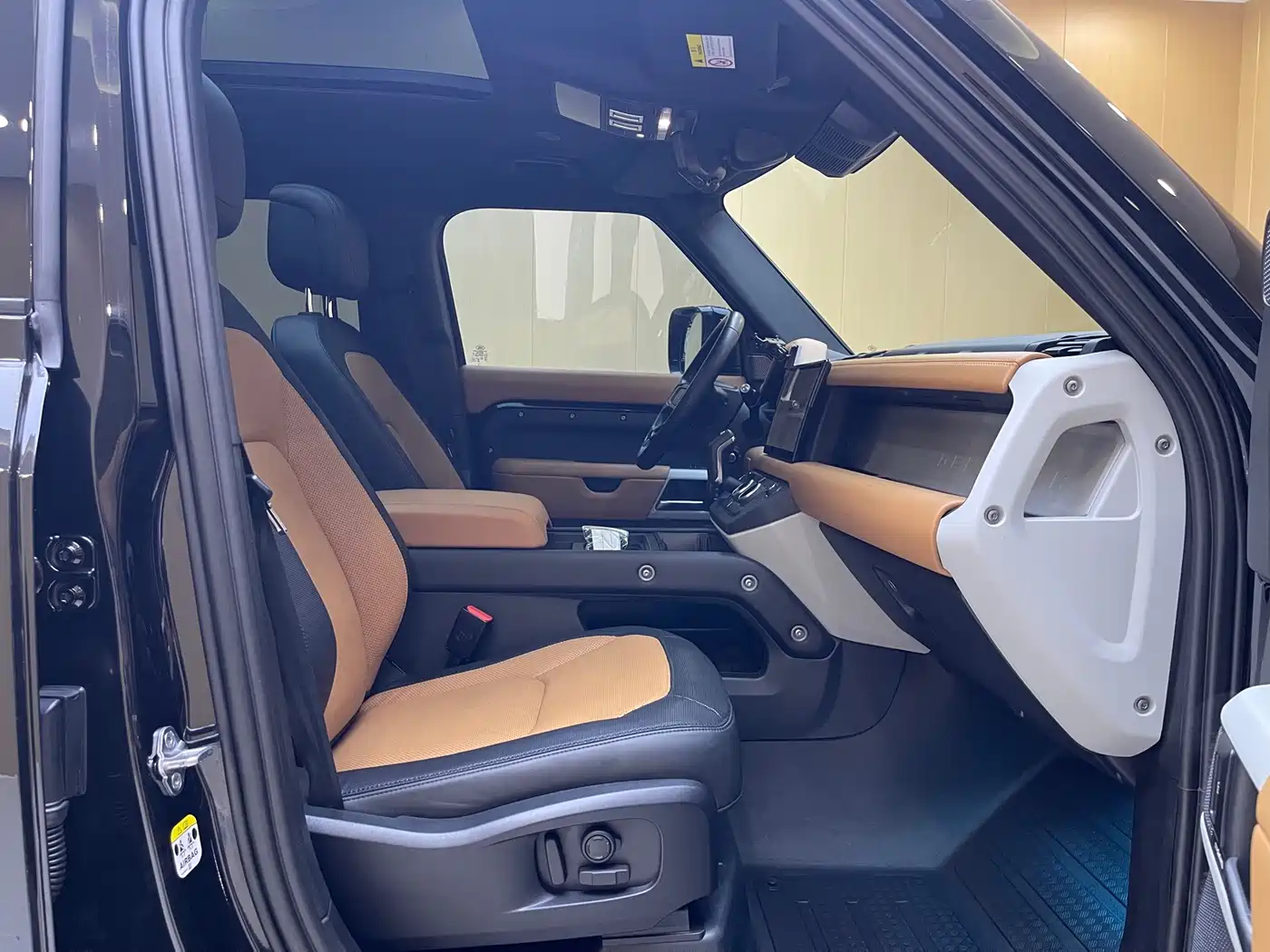 Land Rover Defender 2023 Model 110 3.0T P400 X-DYNAMIC HSE фото 6