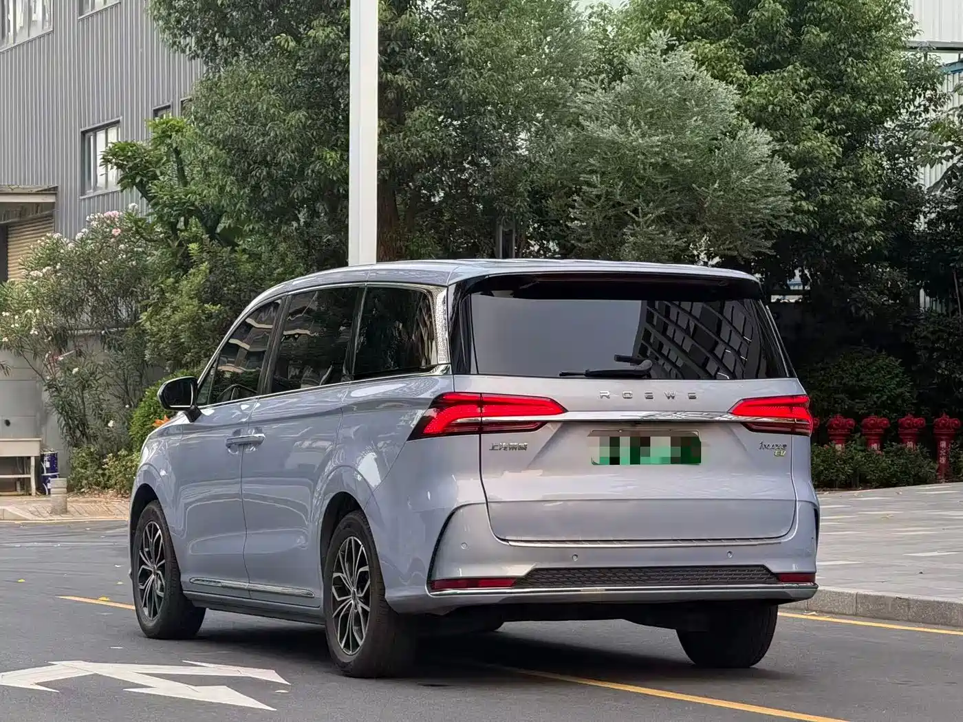 Roewe iMAX8 EV 2023 2022 Gold Edition