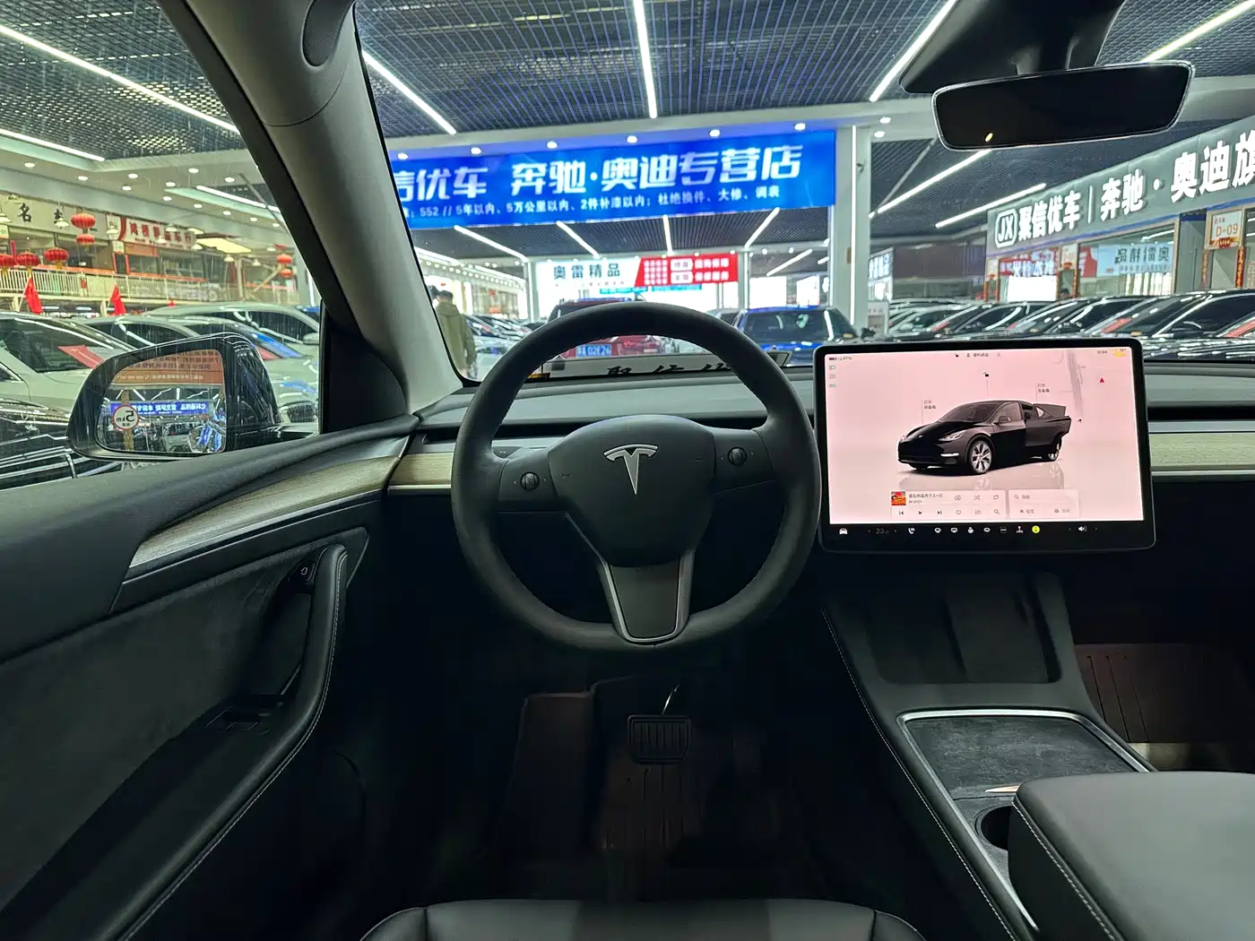 TESLA MODEL Y