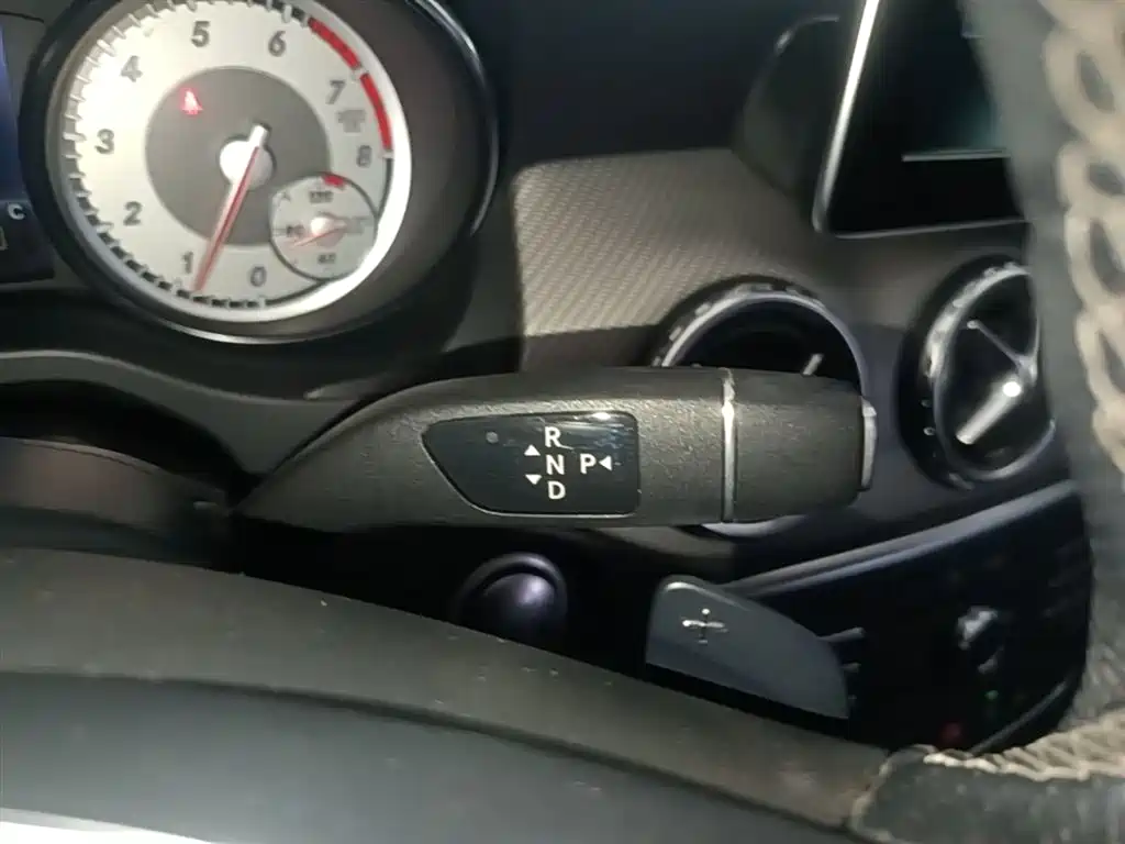 Mercedes-Benz GLA 2016 GLA 200 Dynamic фото 14