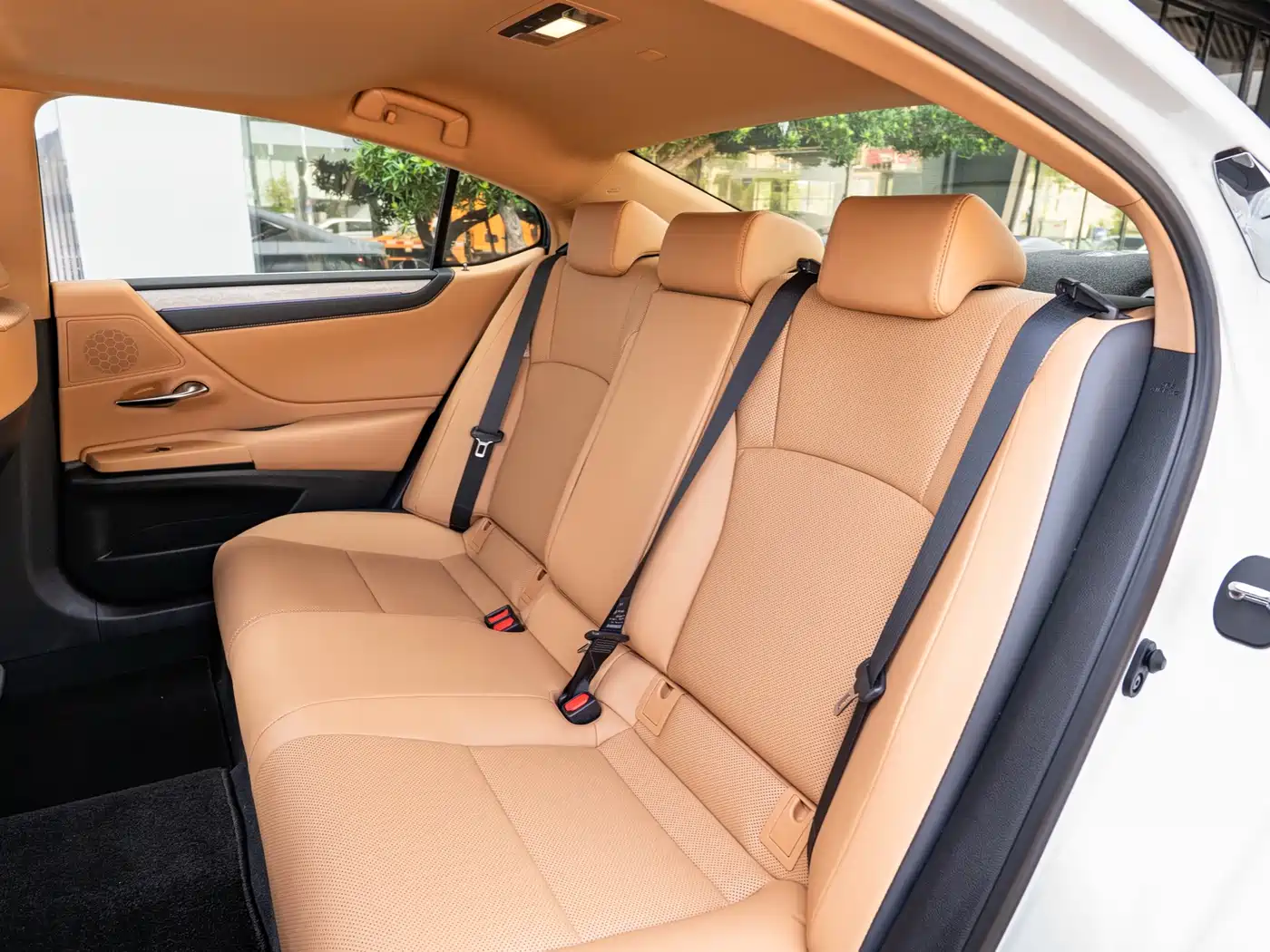 Lexus ES 2025 200 Ultimate Edition фото 12