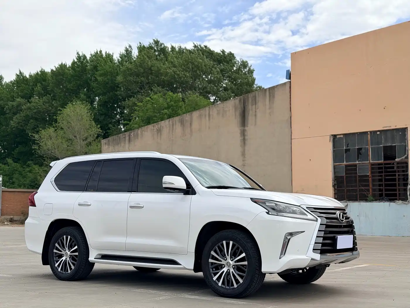 Lexus LX 2016 570 Dynamic Luxury Edition фото 3