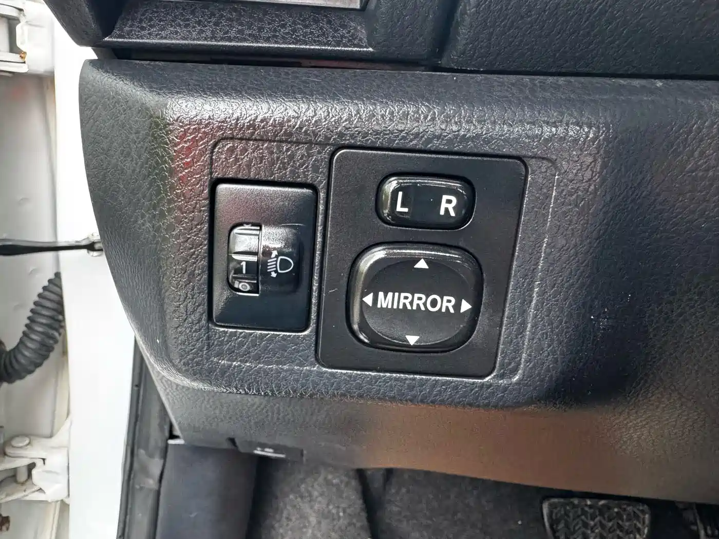 Toyota YARiS L Zhi Xuan 2015 1.5G Auto Sunroof Special Edition фото 19