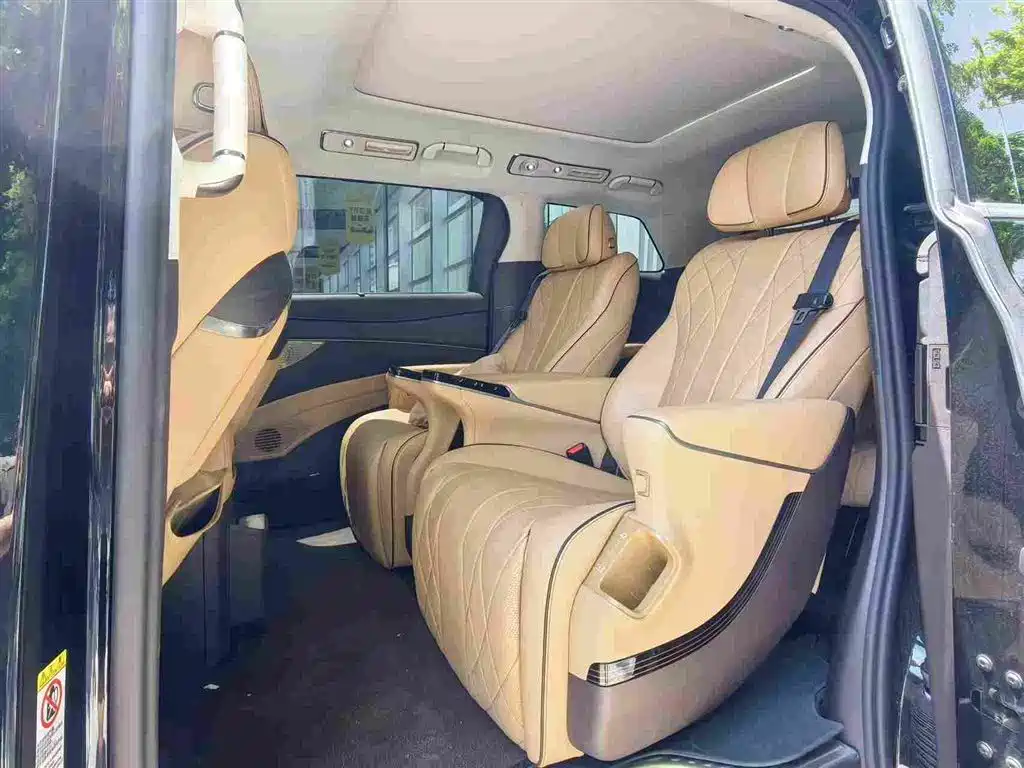 Denza D9 2025 2024 DM-i 980 AWD Prestige