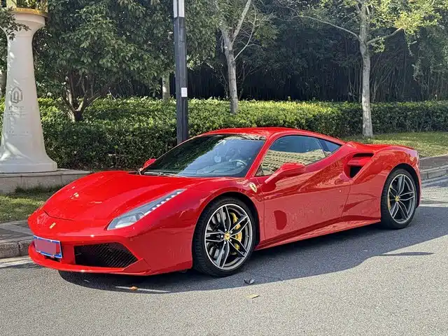 FERRARI 488