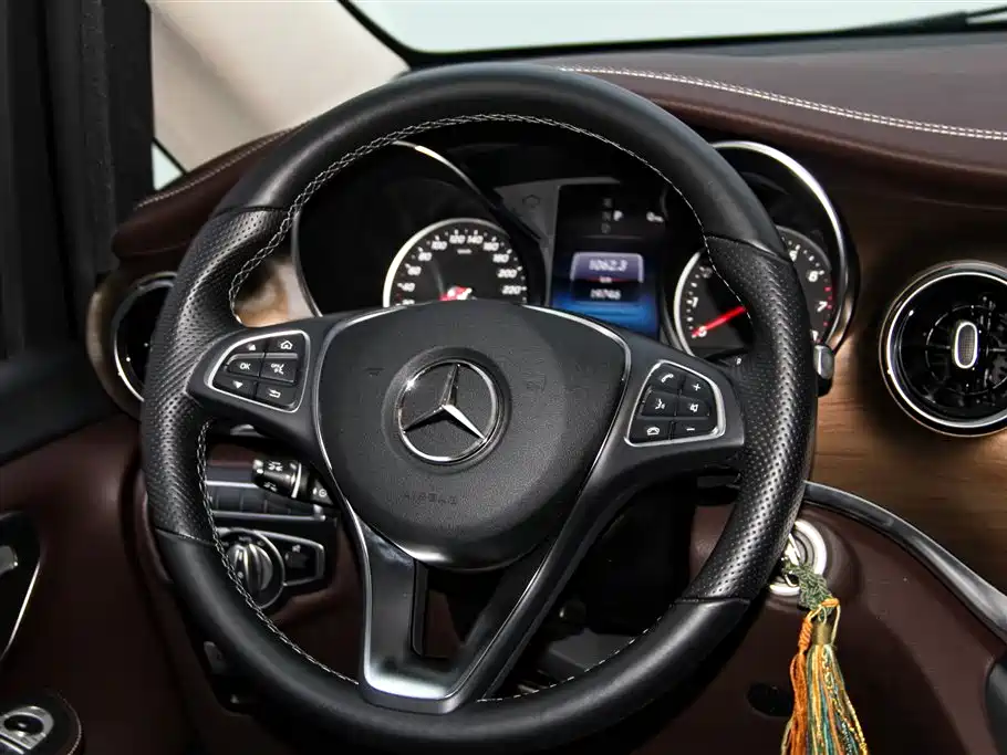 Mercedes-Benz V-Class 2022 V 260 L Long Wheelbase Luxury Edition фото 15