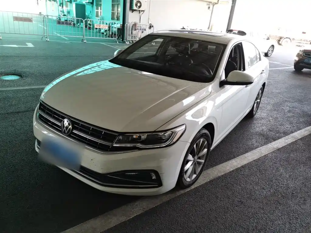 VOLKSWAGEN BORA