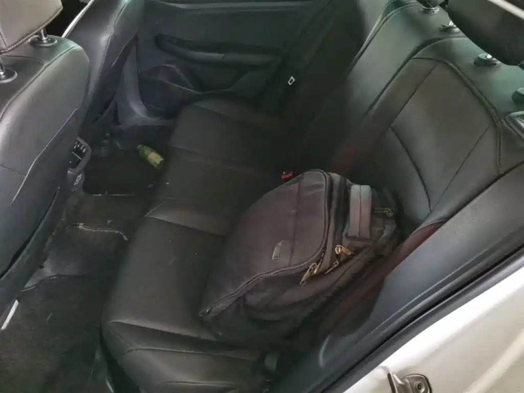 VOLKSWAGEN BORA