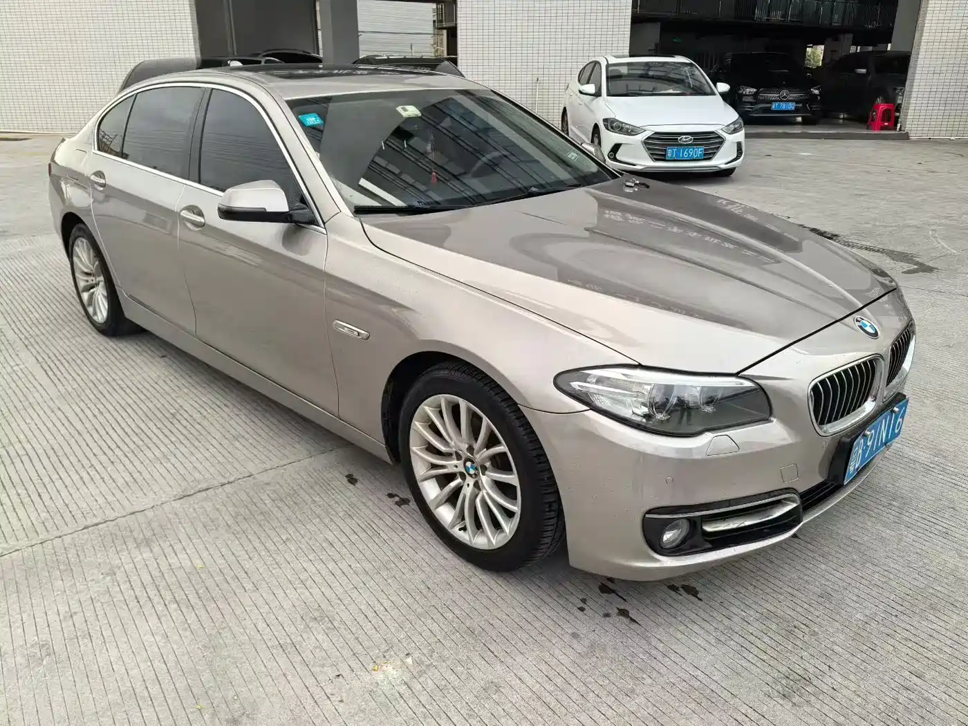 BMW 5 Series 2014 525Li Luxury Design Package фото 6