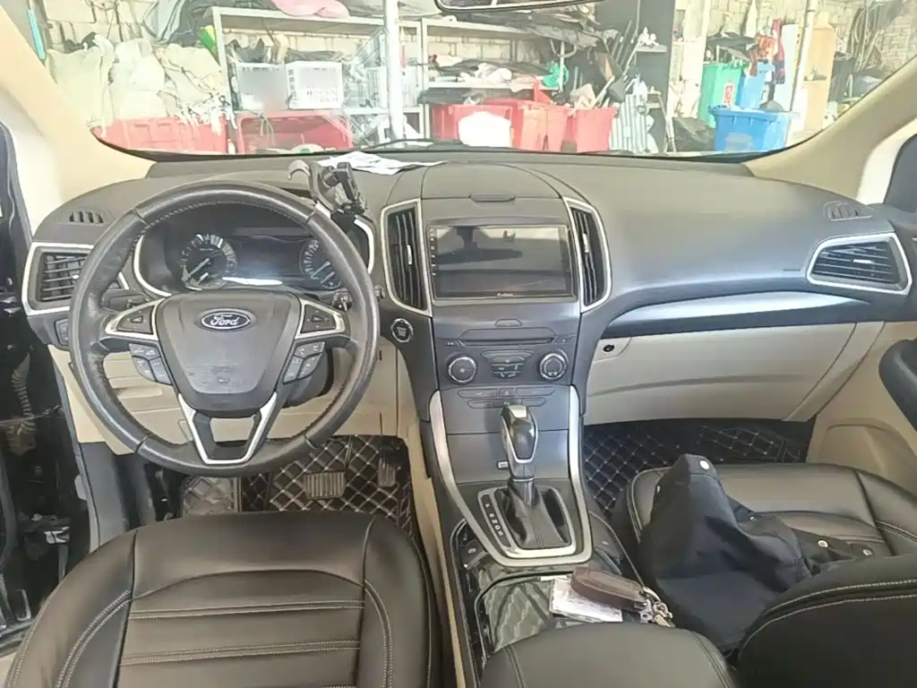 Фото 10 - Ford Edge