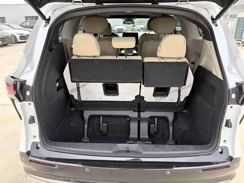 Toyota Sienna 2021 2.5L Hybrid Premium Edition фото 23