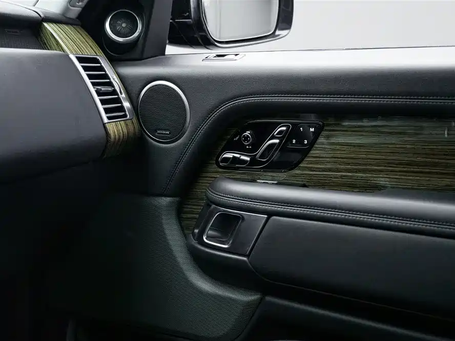 Land Rover Range Rover 2018 3.0 SC V6 Vogue Heritage Edition фото 18