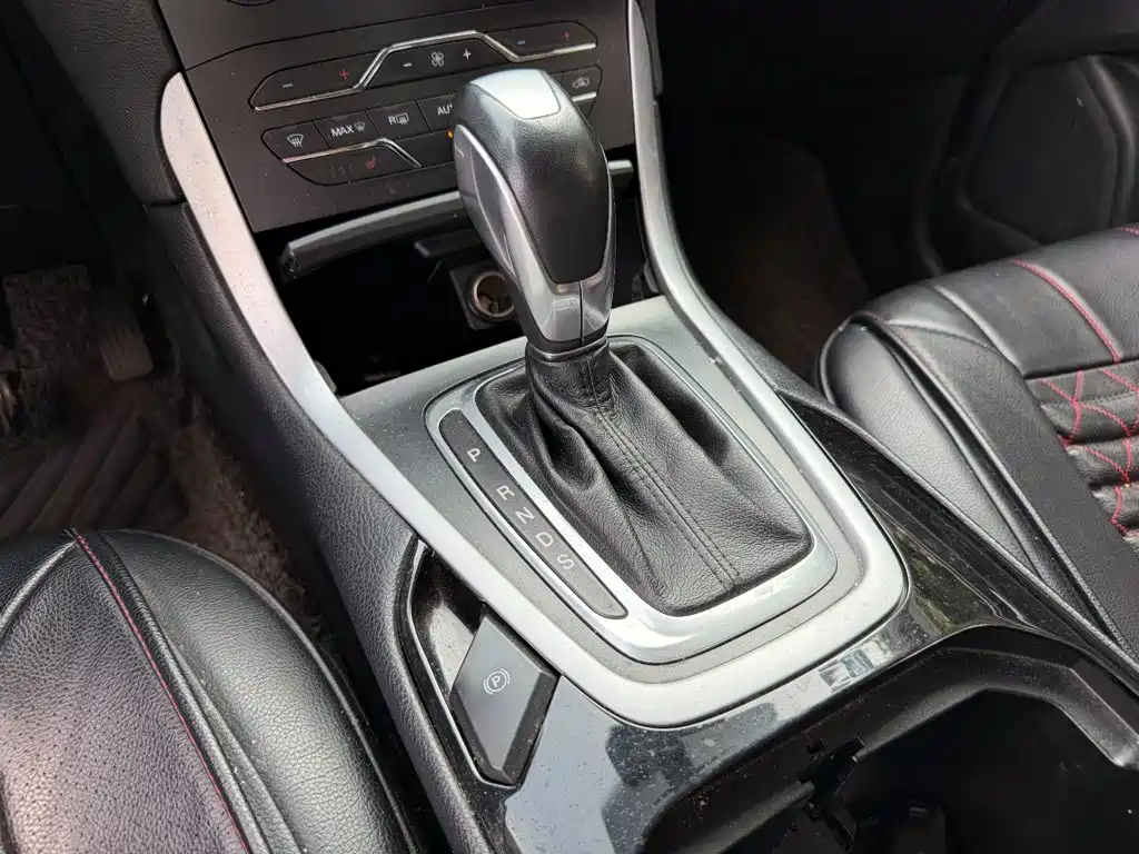 Фото 9 - Ford Edge