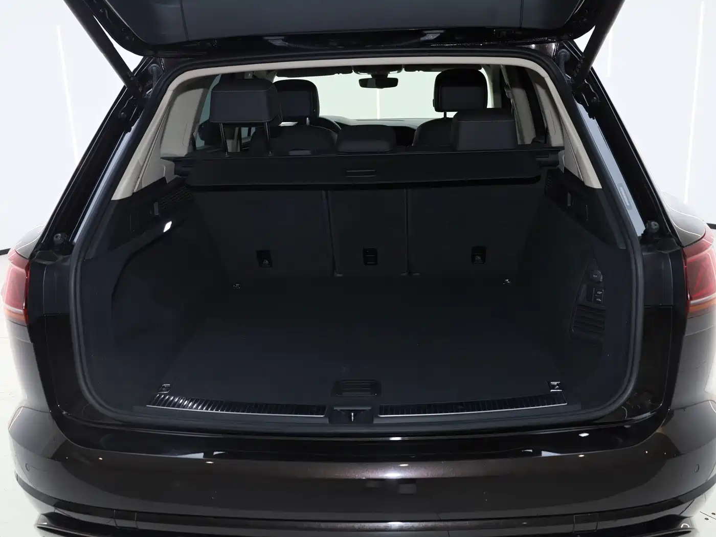 Volkswagen Touareg 2022 3.0TSI Rui Xiang Edition Gloss Black Sport Package фото 18