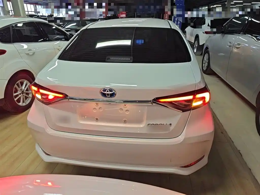 Toyota Corolla 2021 Hybrid 1.8L E-CVT Elite Edition фото 6