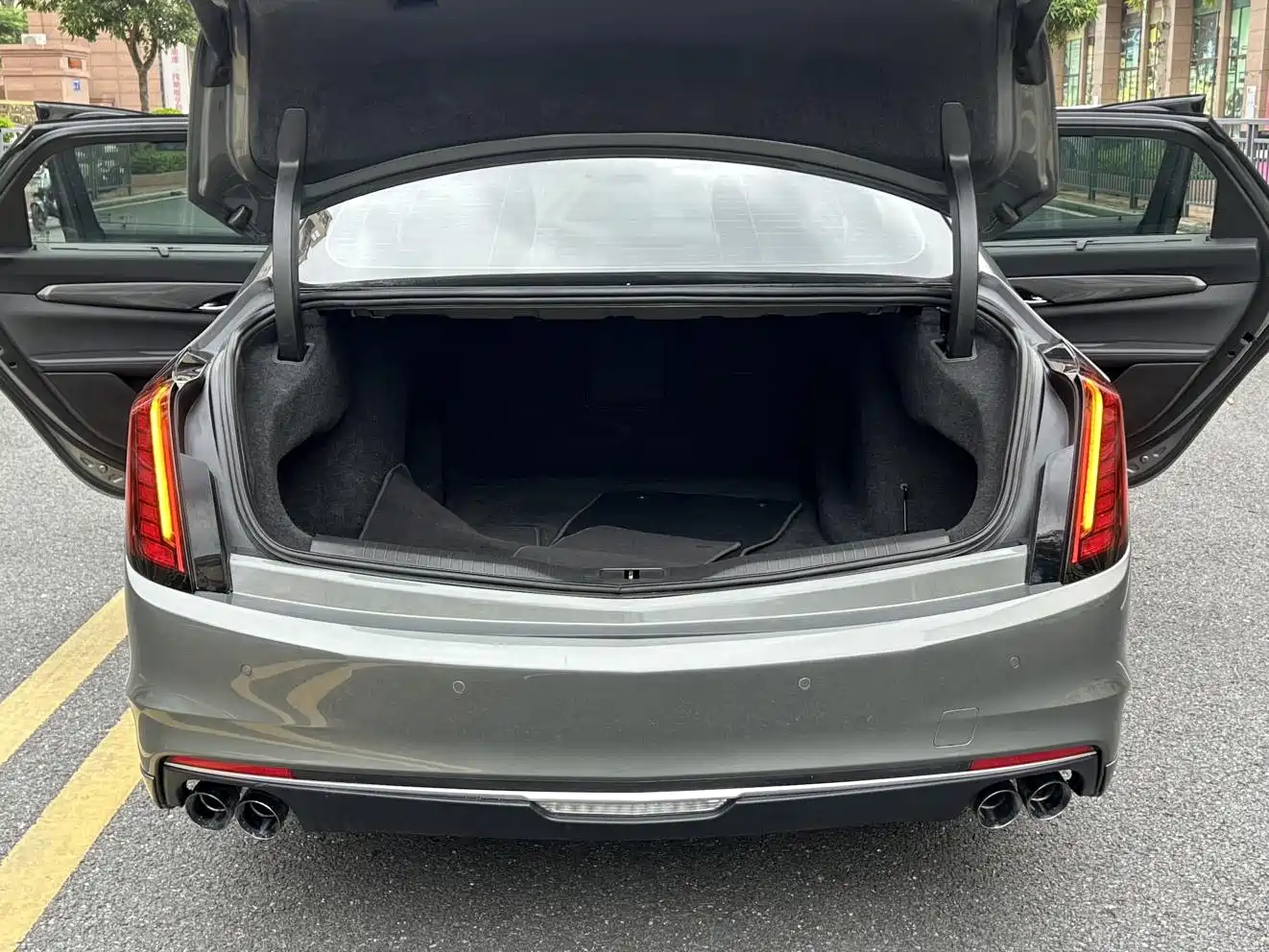 Фото 19 - Cadillac CT6