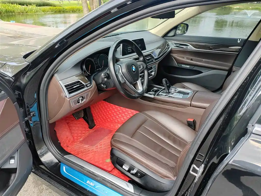 BMW 7 Series 2016 730Li Leading фото 9
