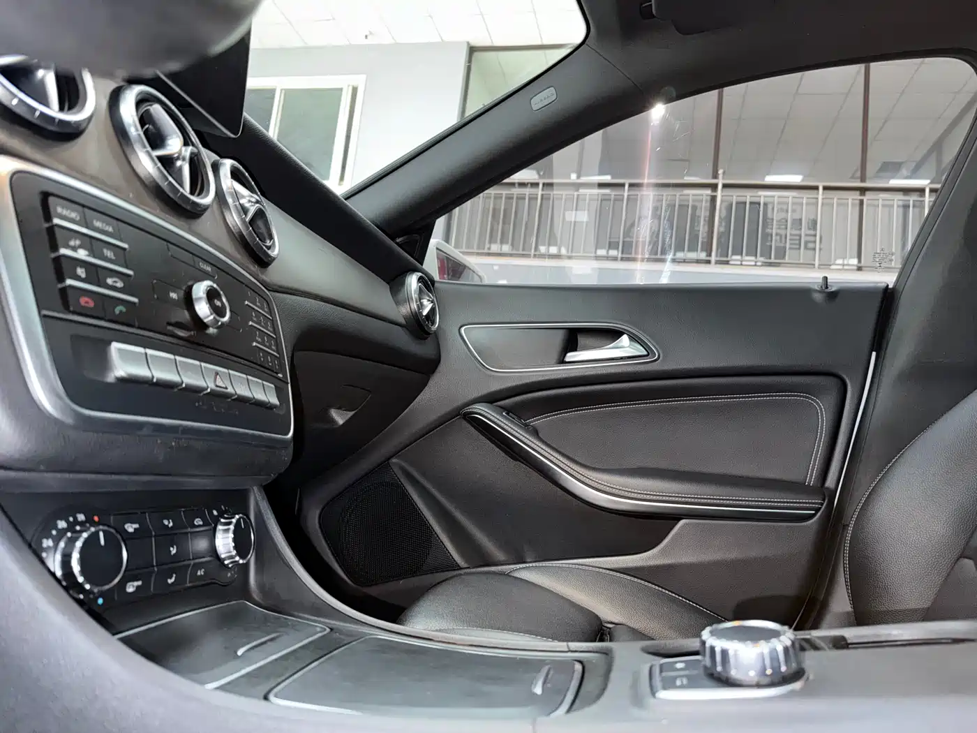 Mercedes-Benz CLA (Import) 2018 CLA 200 Dynamic Edition фото 9