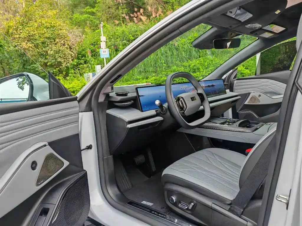 Geely Galaxy Galaxy E8 2025 700km Long Voyage Smart Drive Edition фото 7