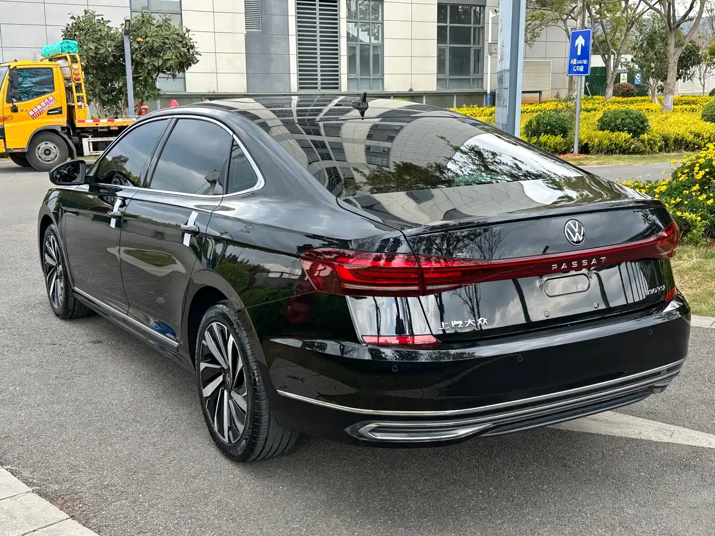 Volkswagen Passat 2023 330TSI Starlight Elite Edition фото 4
