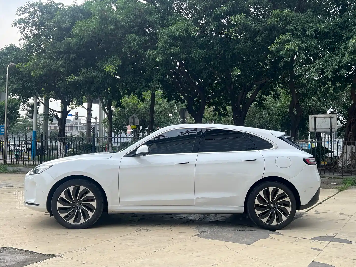 AITO Wenjie AITO M5 2022 Extended Range AWD Performance Edition фото 5