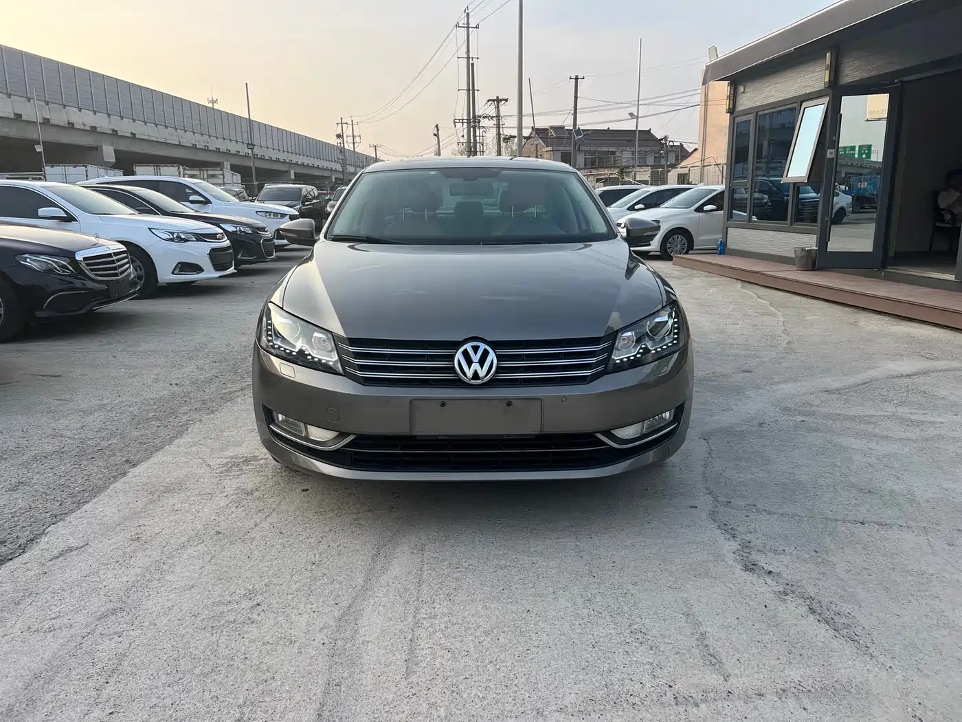 Volkswagen Passat 2011 1.8TSI DSG Royal Edition фото 2