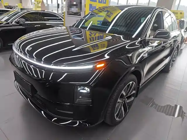 Li Auto L6 2025