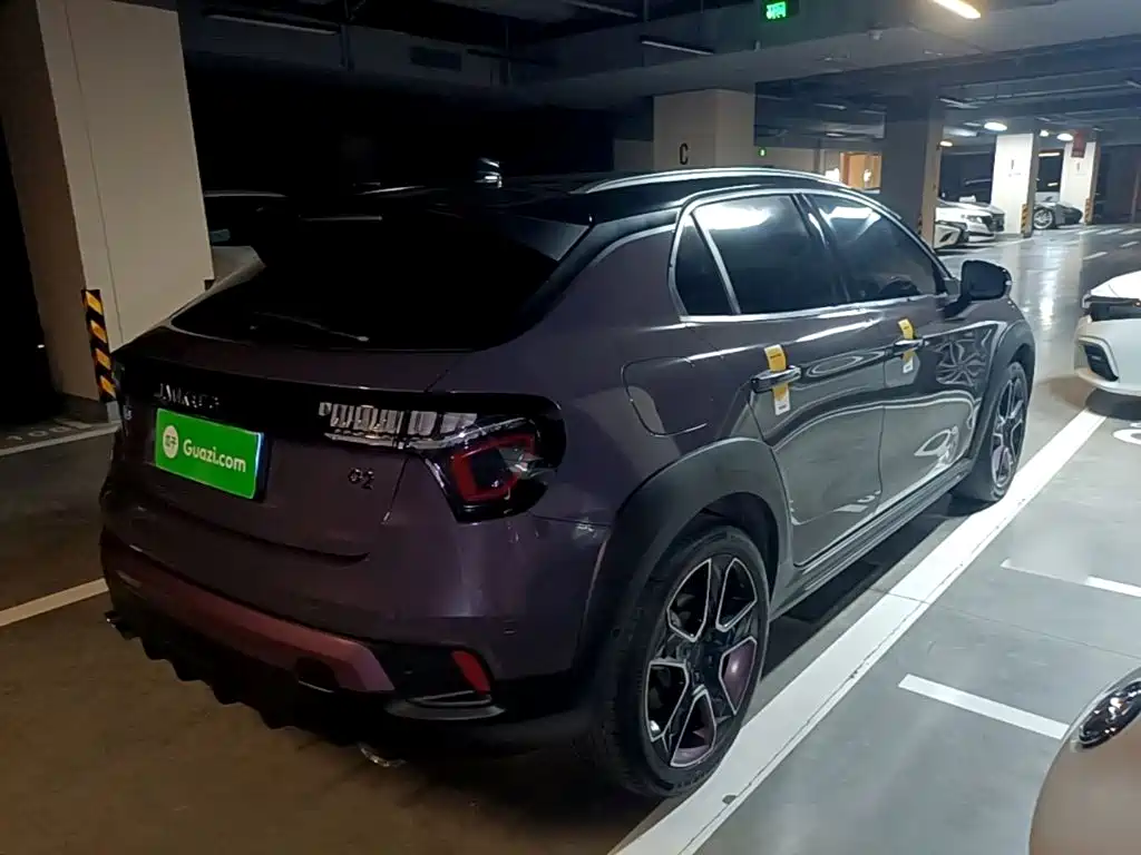 Фото 7 - Lynk & Co 02