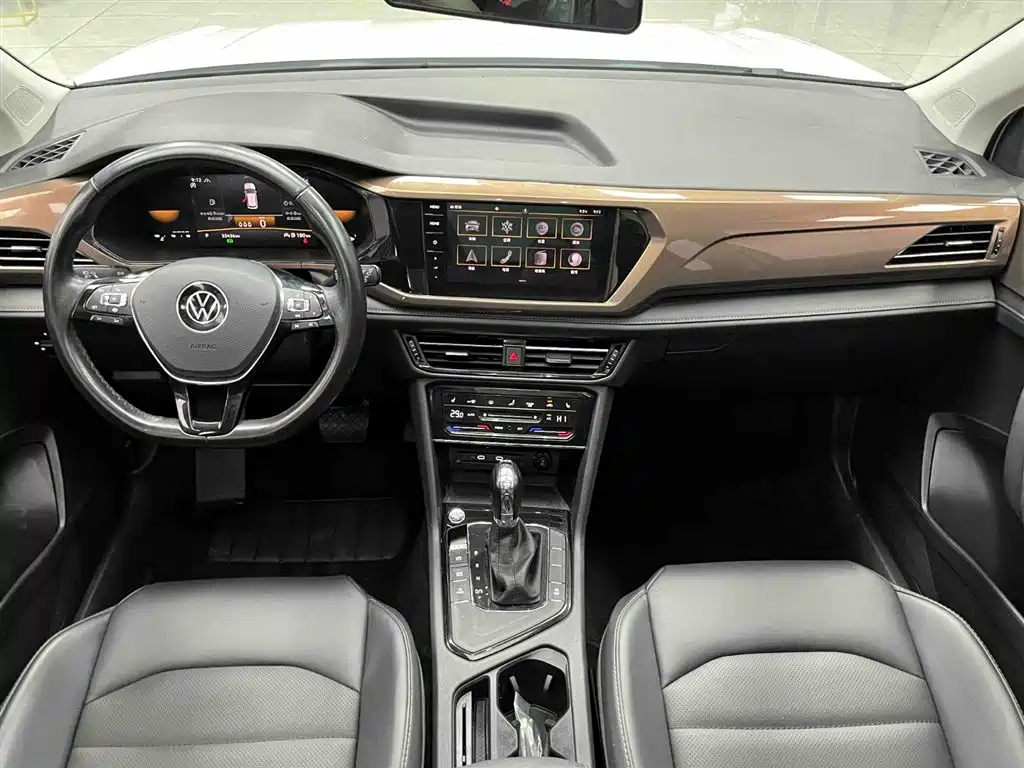 Volkswagen Tharu 2022 280TSI FWD Luxury Edition фото 2