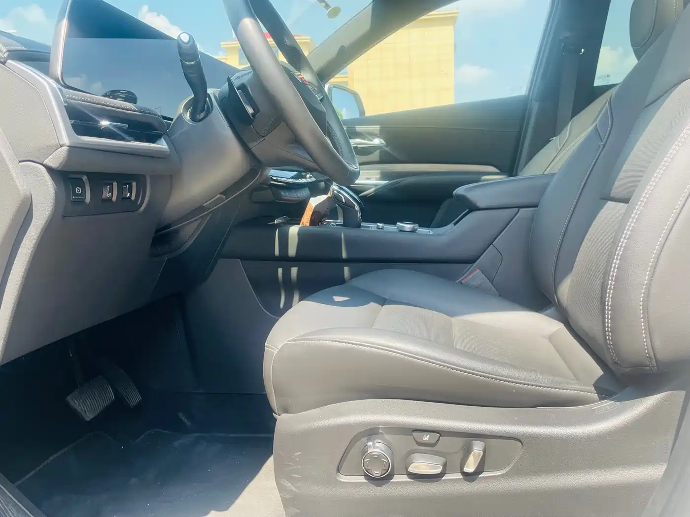 Cadillac XT4 2024 28T 2WD Premium фото 4