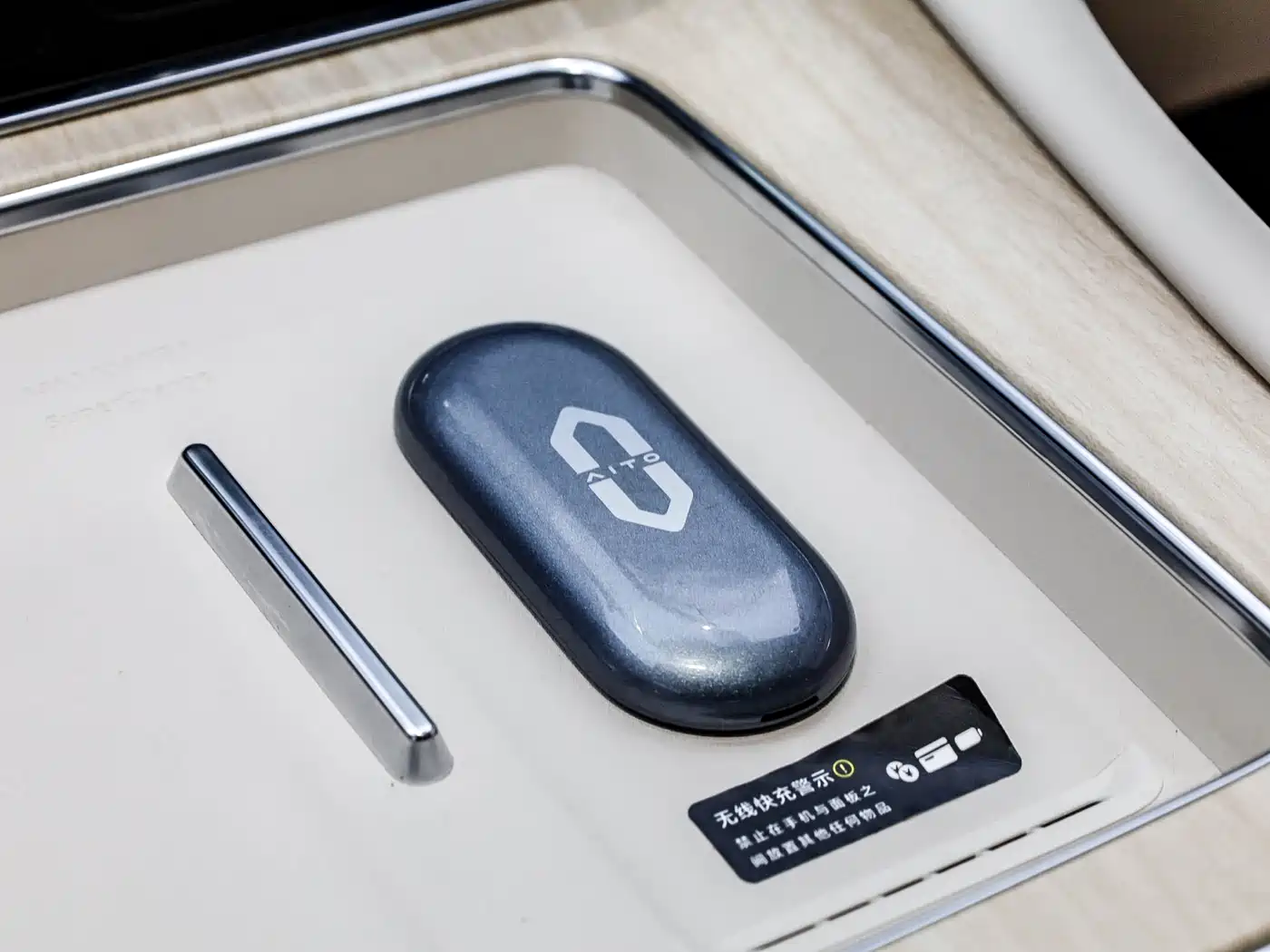 AITO Wenjie AITO M8 2025 Model Extended Range Max+ Edition 53.4kWh 6-Seater фото 8