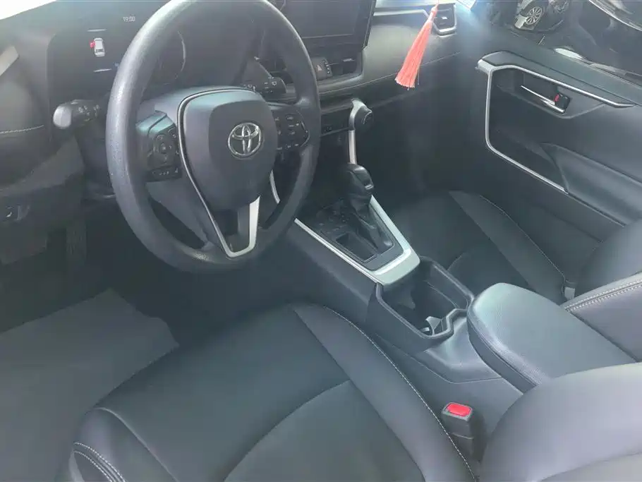 Toyota RAV4 Rongfang 2020 2.0L CVT 2WD Trend Edition фото 9