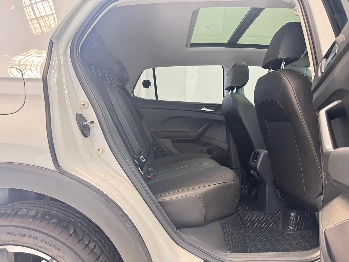 Volkswagen Tanying 2021 1.5L Automatic 30th Anniversary Edition фото 12