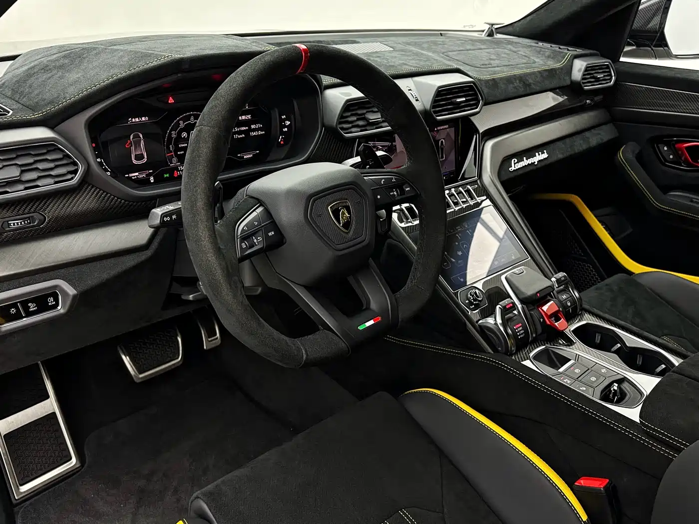 LAMBORGHINI URUS