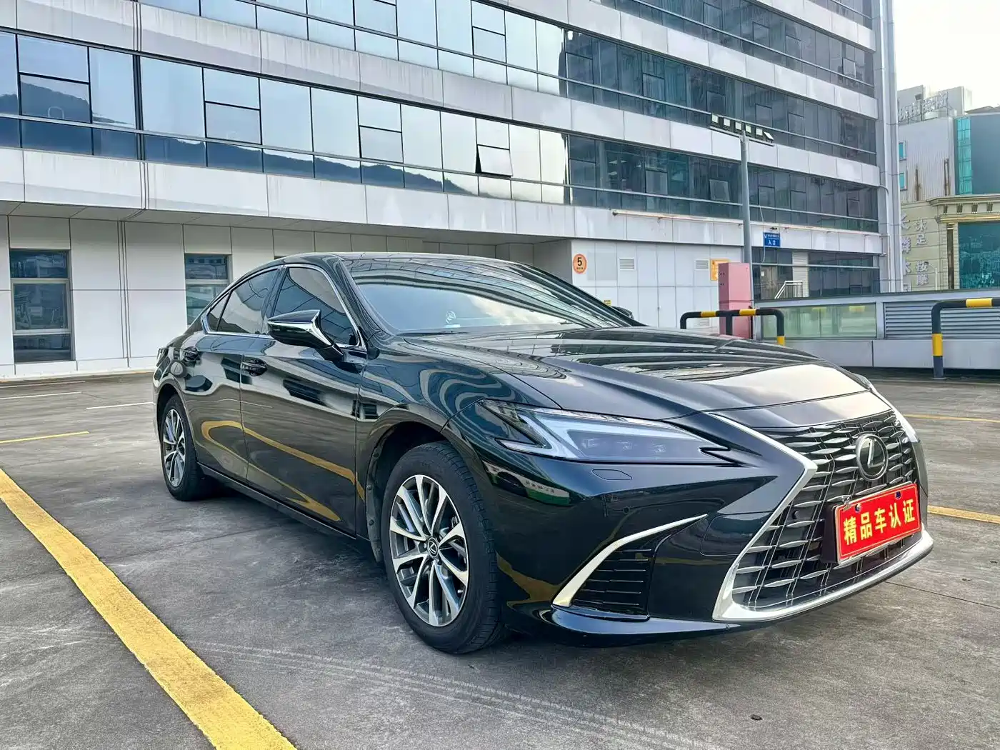 Lexus ES 2025 2025 200 Ultimate Edition